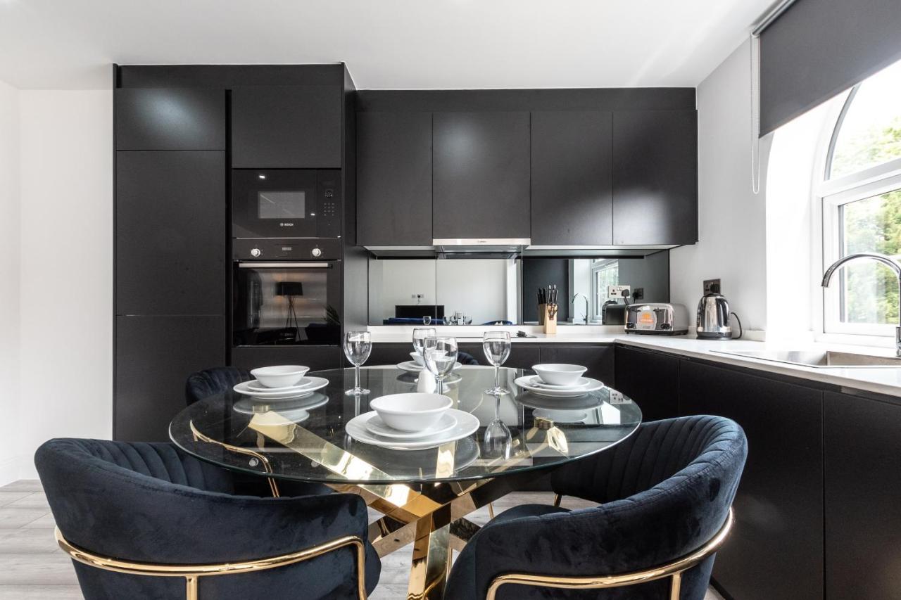 Elegant Apartments In Staines L Free Onsite Parking Staines-upon-Thames Eksteriør bilde