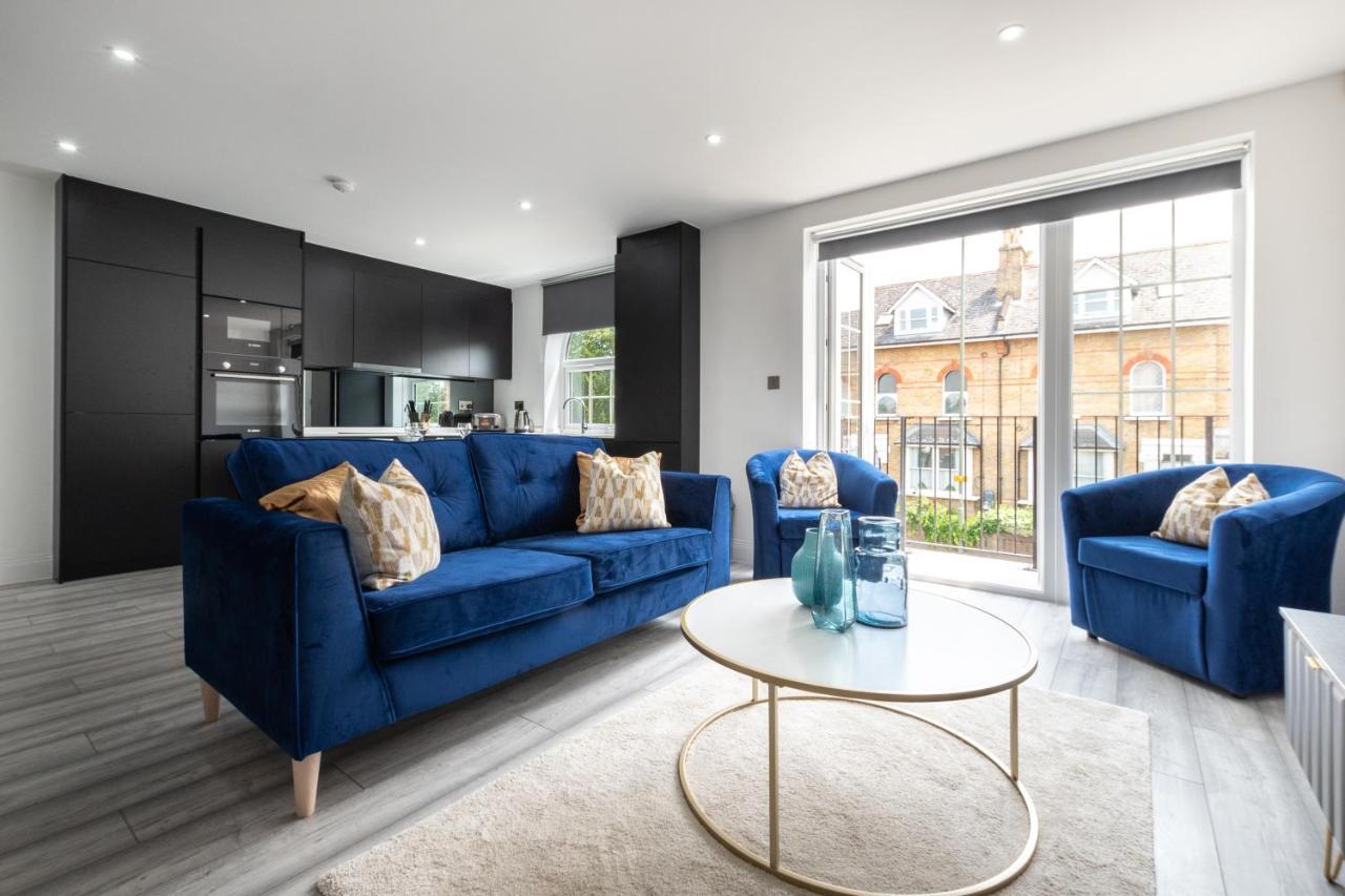 Elegant Apartments In Staines L Free Onsite Parking Staines-upon-Thames Eksteriør bilde