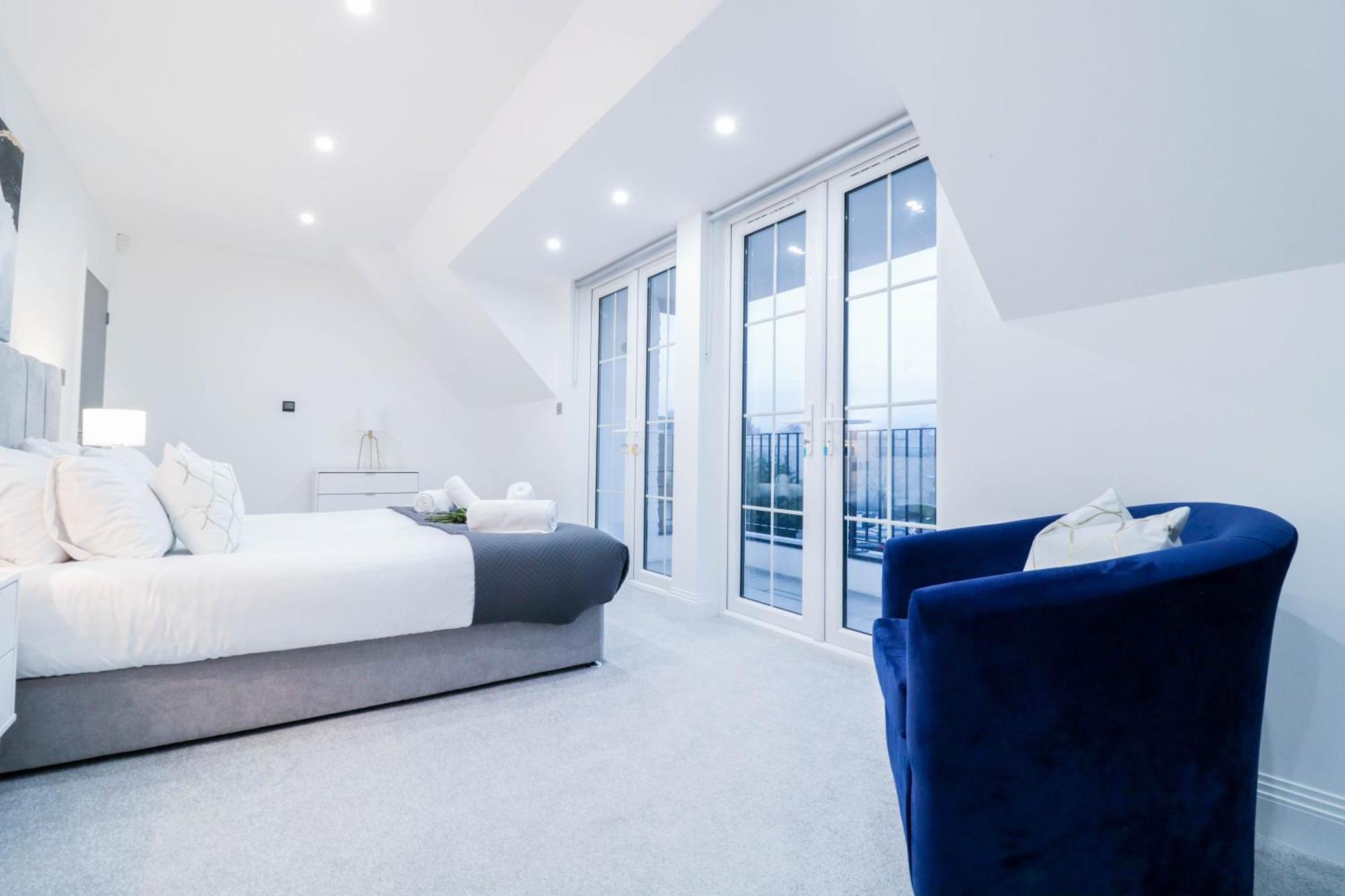 Elegant Apartments In Staines L Free Onsite Parking Staines-upon-Thames Eksteriør bilde