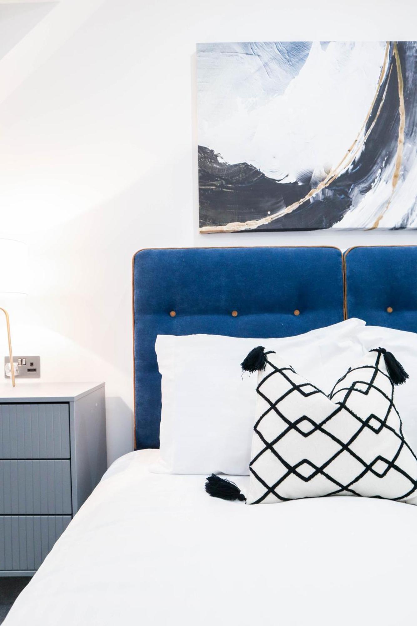 Elegant Apartments In Staines L Free Onsite Parking Staines-upon-Thames Eksteriør bilde
