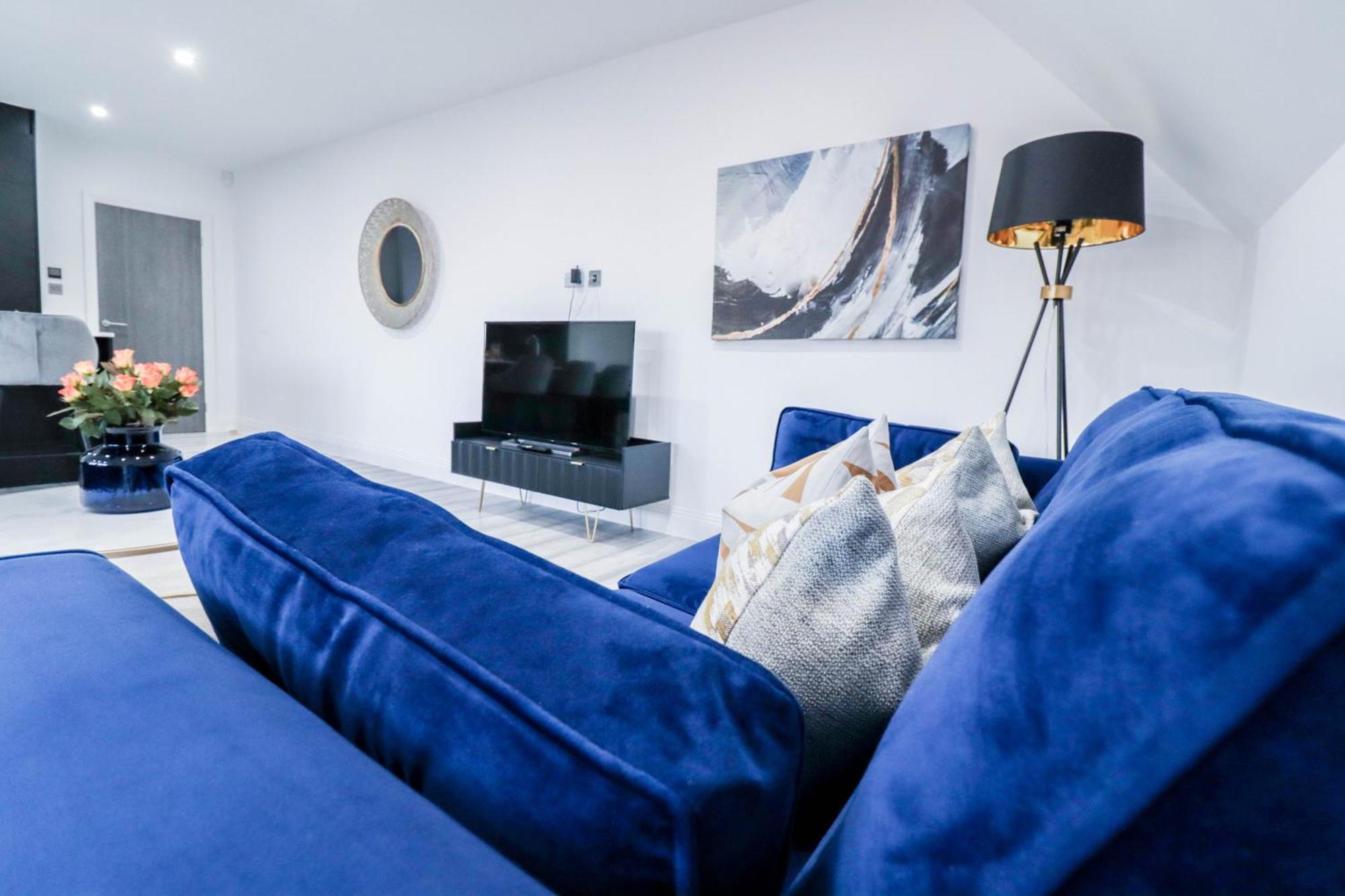 Elegant Apartments In Staines L Free Onsite Parking Staines-upon-Thames Eksteriør bilde