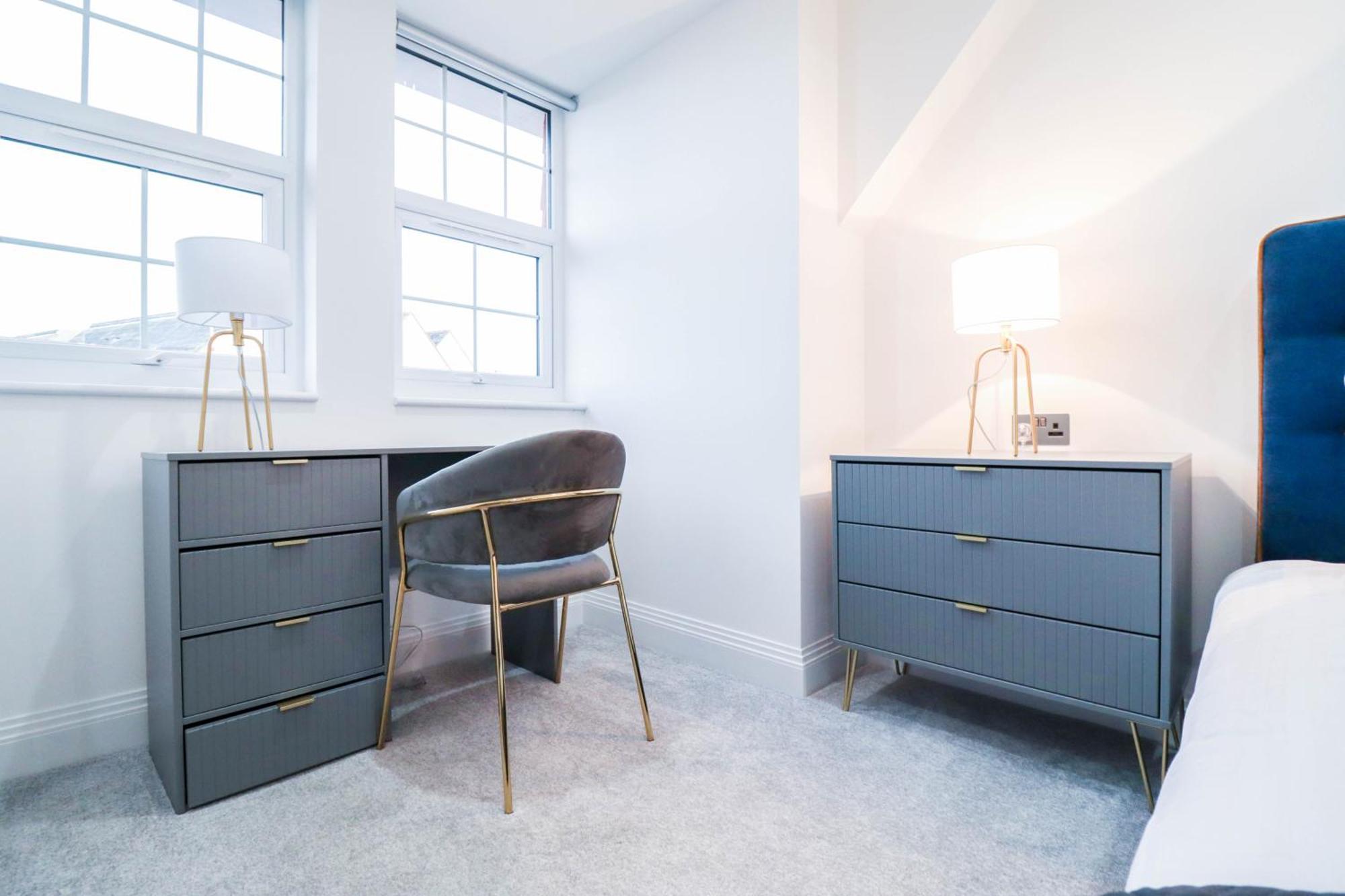 Elegant Apartments In Staines L Free Onsite Parking Staines-upon-Thames Eksteriør bilde