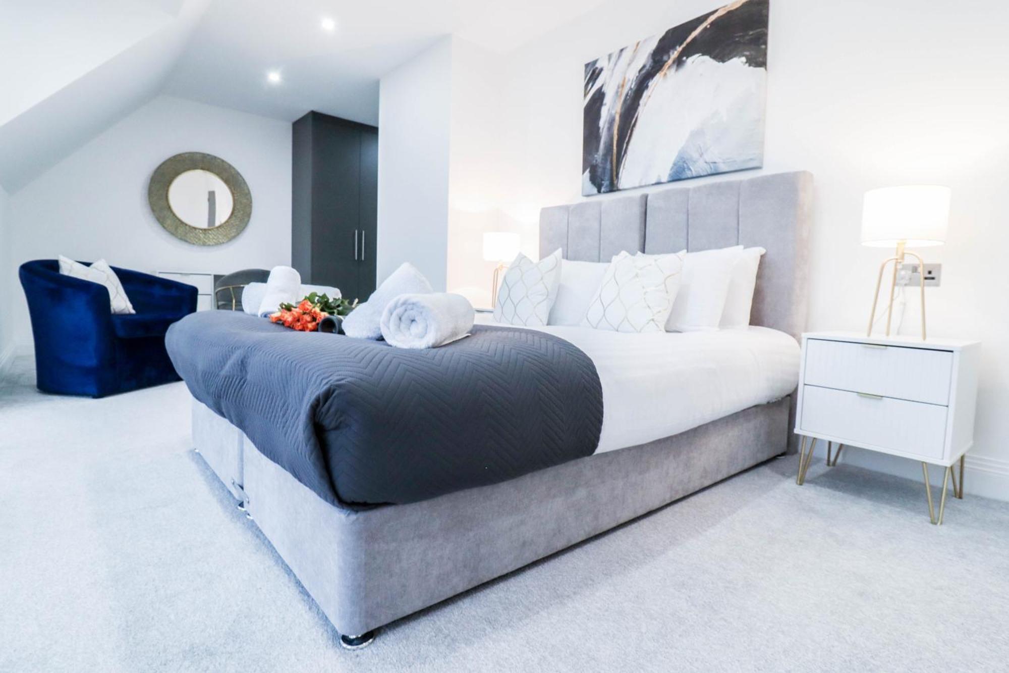 Elegant Apartments In Staines L Free Onsite Parking Staines-upon-Thames Eksteriør bilde