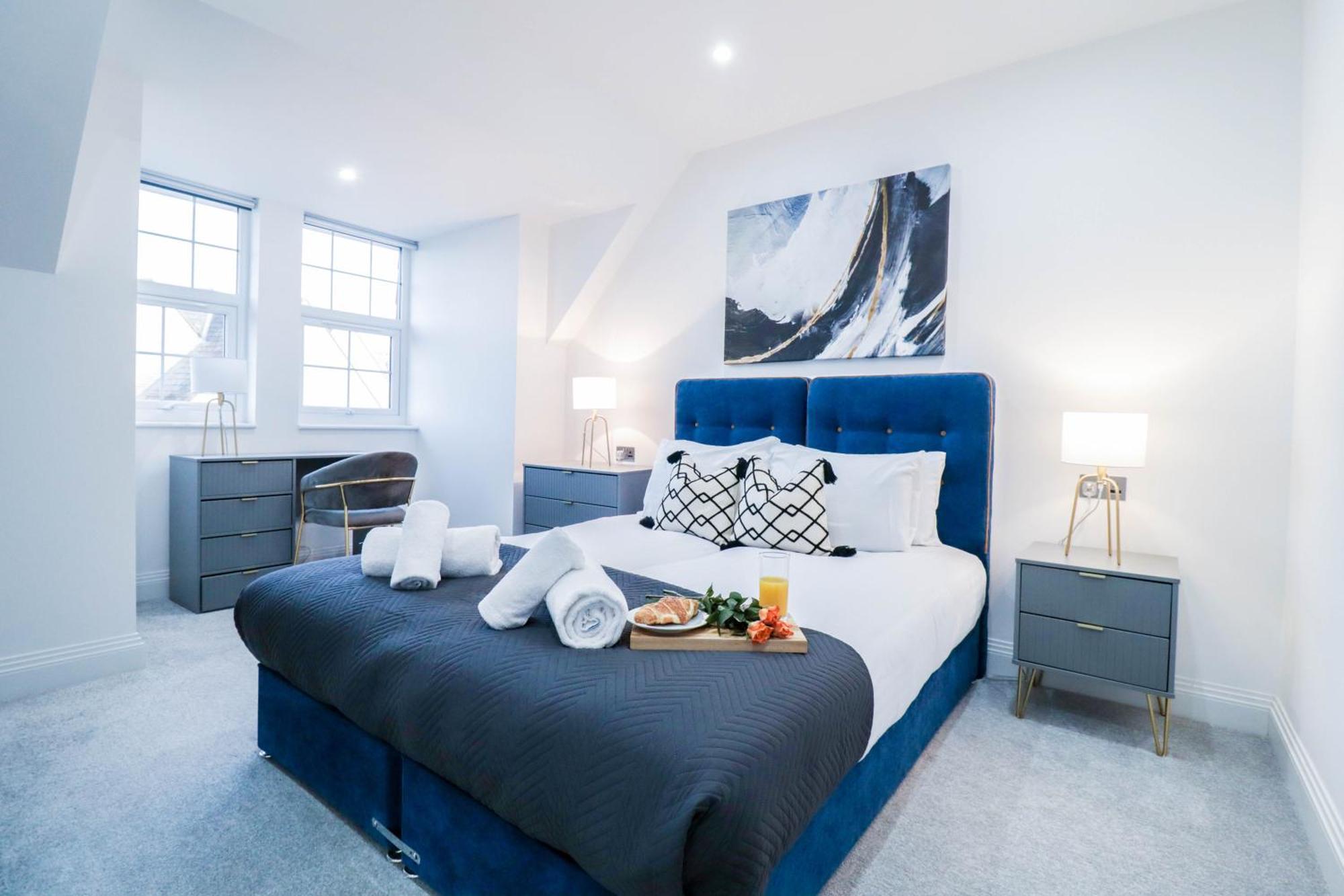 Elegant Apartments In Staines L Free Onsite Parking Staines-upon-Thames Eksteriør bilde