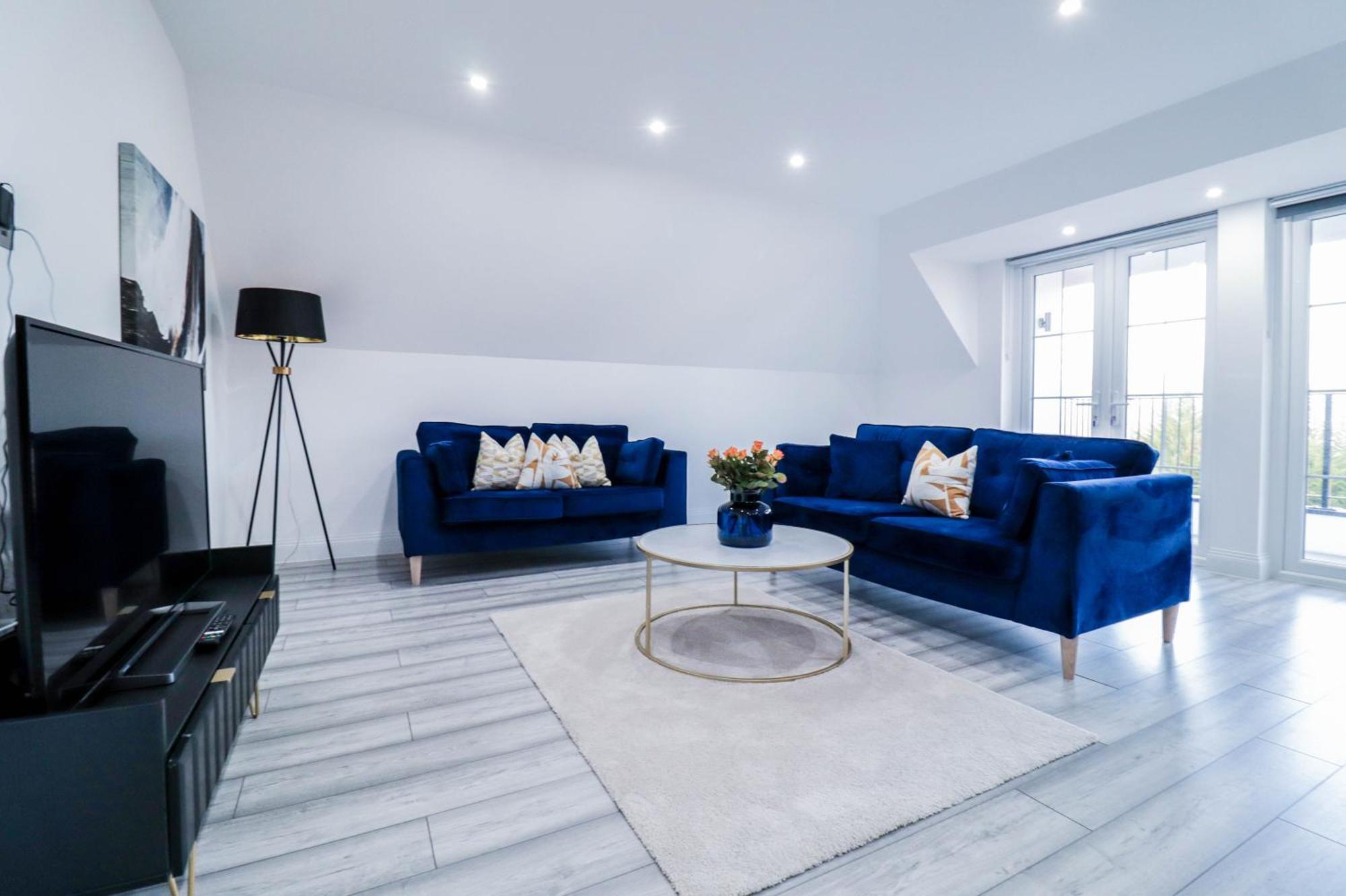 Elegant Apartments In Staines L Free Onsite Parking Staines-upon-Thames Eksteriør bilde
