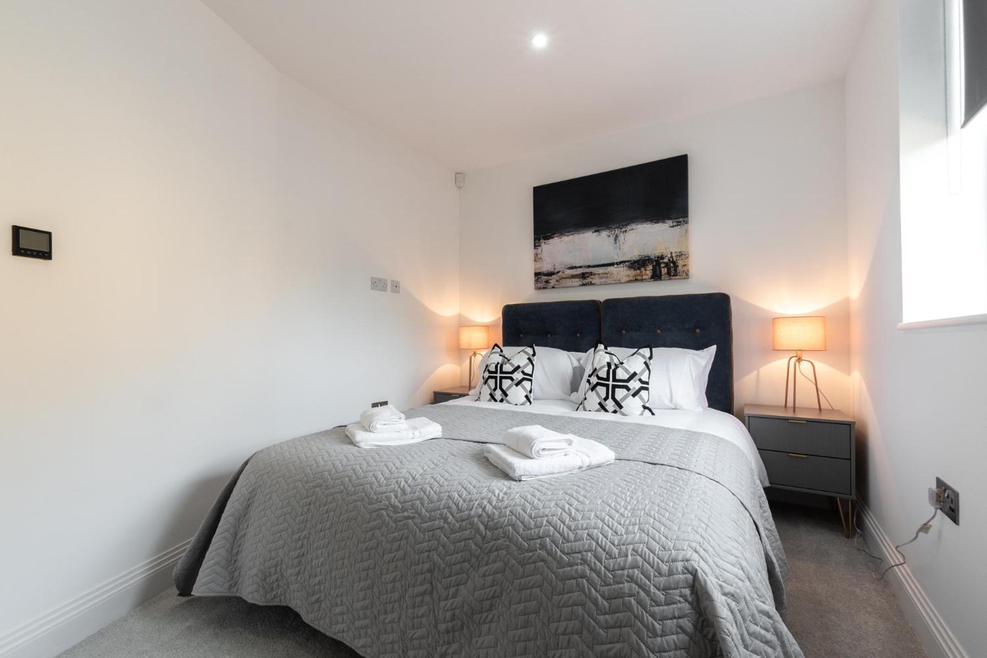 Elegant Apartments In Staines L Free Onsite Parking Staines-upon-Thames Eksteriør bilde